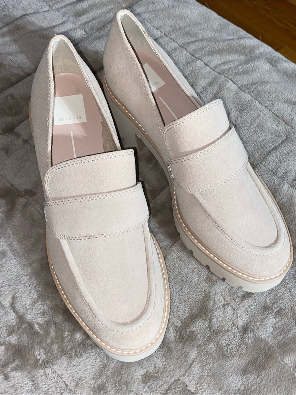 Dolce Vita Cream WO 8.5 Beige Suede Platform Loafers. like‎ new clean 3” heel